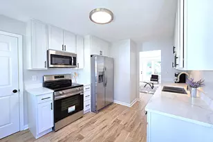 2471 S 74th St, West Allis, WI 53219 - Photo 8