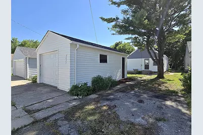 2471 S 74th St, West Allis, WI 53219 - Photo 40