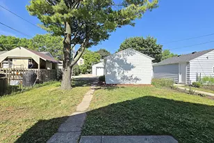 2471 S 74th St, West Allis, WI 53219 - Photo 38