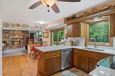 3145 S Manor Ct, New Berlin, WI 53151 - Photo 16