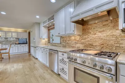 1895  Village Green Ct, Elm Grove, WI 53122 - Photo 18