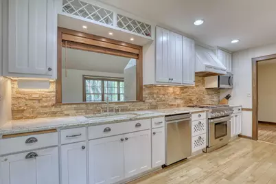 1895  Village Green Ct, Elm Grove, WI 53122 - Photo 14