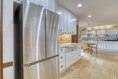 1895  Village Green Ct, Elm Grove, WI 53122 - Photo 20