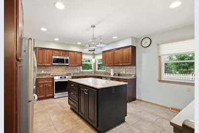 870  Dona Vista Dr, Brookfield, WI 53186 - Photo 8