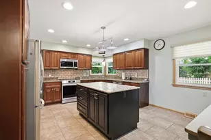 870 Dona Vista Dr, Brookfield, WI 53186 - Photo 8
