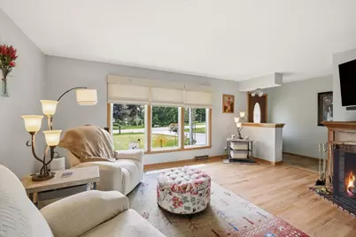 870  Dona Vista Dr, Brookfield, WI 53186 - Photo 2