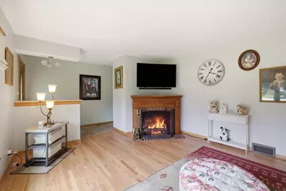 870  Dona Vista Dr, Brookfield, WI 53186 - Photo 4