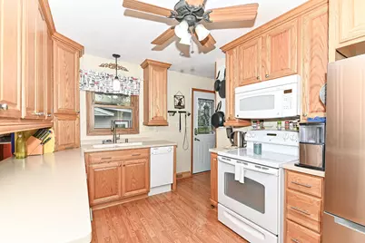 1332  Lakeview Ave, South Milwaukee, WI 53172 - Photo 8