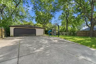 10501 W Silver Spring Dr, Milwaukee, WI 53225 - Photo 34