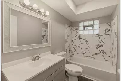 10501 W Silver Spring Dr, Milwaukee, WI 53225 - Photo 20