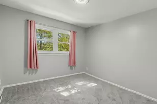 10501 W Silver Spring Dr, Milwaukee, WI 53225 - Photo 14