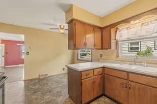 10501 W Silver Spring Dr, Milwaukee, WI 53225 - Photo 12