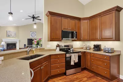 2707  Rolling Meadows Dr, Sheboygan, WI 53083 - Photo 6