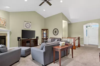 2707  Rolling Meadows Dr, Sheboygan, WI 53083 - Photo 4