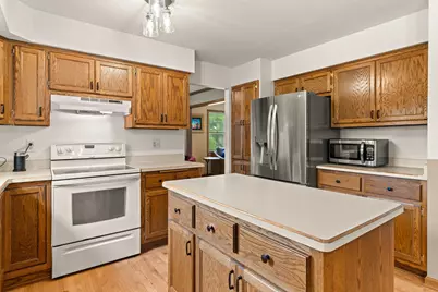 1211  Highpoint Ln, Waukesha, WI 53189 - Photo 6