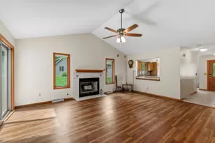981 E Loos St, Hartford, WI 53027 - Photo 6