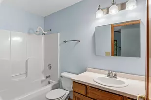 981 E Loos St, Hartford, WI 53027 - Photo 12