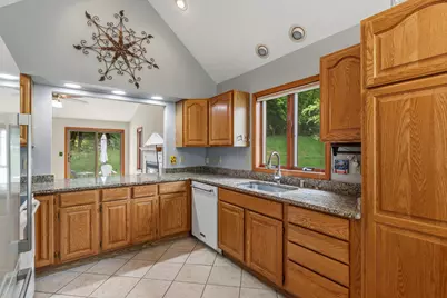 981 E Loos St, Hartford, WI 53027 - Photo 2