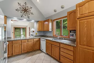 981 E Loos St, Hartford, WI 53027 - Photo 2