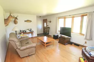 N48W19068 Joetta Dr, Menomonee Falls, WI 53051 - Photo 2