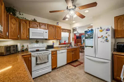 418 S Charles St, Oconomowoc, WI 53066 - Photo 8