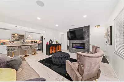 9504 W Hope Ave, Wauwatosa, WI 53222 - Photo 6
