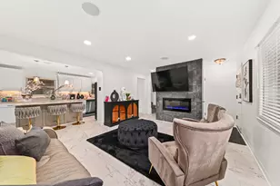 9504 W Hope Ave, Wauwatosa, WI 53222 - Photo 6