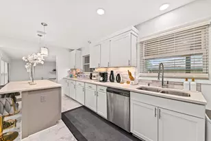 9504 W Hope Ave, Wauwatosa, WI 53222 - Photo 10