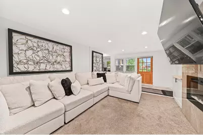 9504 W Hope Ave, Wauwatosa, WI 53222 - Photo 12