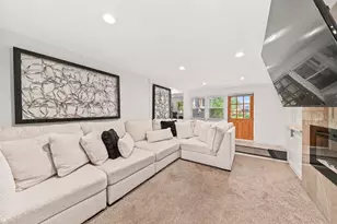 9504 W Hope Ave, Wauwatosa, WI 53222 - Photo 12