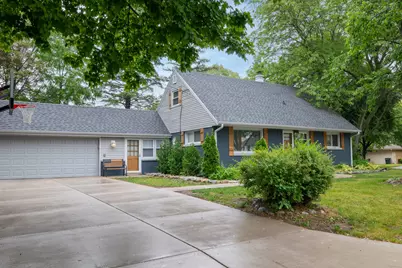 9504 W Hope Ave, Wauwatosa, WI 53222 - Photo 2