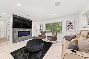 9504 W Hope Ave, Wauwatosa, WI 53222 - Photo 4