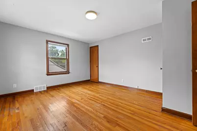 6405 W Clarke St, Wauwatosa, WI 53213 - Photo 10