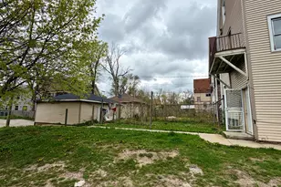 2007 N 40th St, Milwaukee, WI 53208 - Photo 12