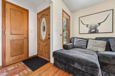 2406 S 79th St, West Allis, WI 53219 - Photo 4