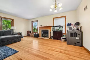 2406 S 79th St, West Allis, WI 53219 - Photo 8