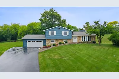 W271N4780  Greenhill Ct, Pewaukee, WI 53072 - Photo 1