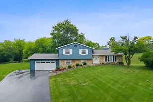 W271N4780 Greenhill Ct, Pewaukee, WI 53072 - Photo 1