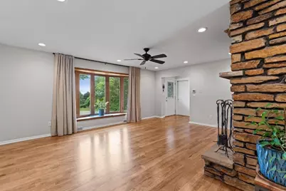 W271N4780  Greenhill Ct, Pewaukee, WI 53072 - Photo 6