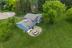 W271N4780 Greenhill Ct, Pewaukee, WI 53072 - Photo 2