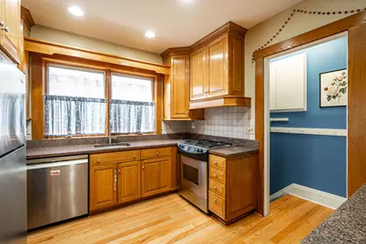 3033 N Murray Ave, Milwaukee, WI 53211 - Photo 18