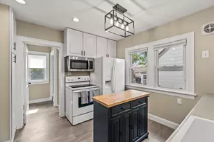 2472 N 71st St, Wauwatosa, WI 53213 - Photo 14