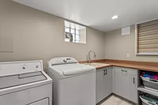 2472 N 71st St, Wauwatosa, WI 53213 - Photo 28