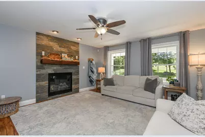 5674  Deer Wood Ln, Wayne, WI 53010 - Photo 8