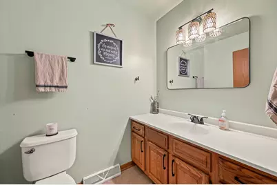 6318  Cedar St, Wauwatosa, WI 53213 - Photo 12