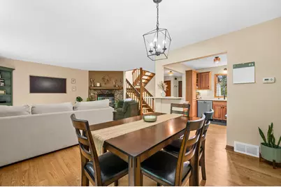6318  Cedar St, Wauwatosa, WI 53213 - Photo 8