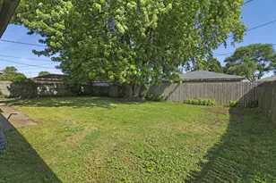 1712 87th St, Kenosha, WI 53143 - Photo 4