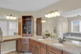 9223 W Wyndham Hills Ct, Franklin, WI 53132 - Photo 32