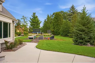 9223 W Wyndham Hills Ct, Franklin, WI 53132 - Photo 6