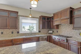 9223 W Wyndham Hills Ct, Franklin, WI 53132 - Photo 8